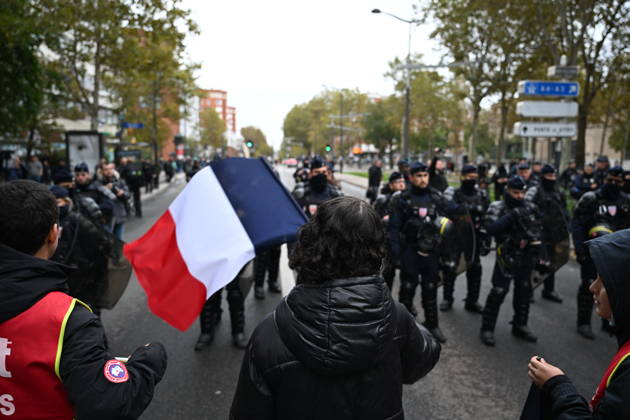 Demonstrators gather near Porte d Italie amid ongoing protests in Paris PARIS, FRANCE - OCTOBER 24: Demonstrators gather near Porte d Italie in southern Paris, chanting slogans ahead of planned marches, while security forces closely monitor the area in Paris, France, on October 24, 2026. Mouneb Taim Anadolu Paris France. Editorial use only. Please get in touch for any other usage.  Copyright: x2026xAnadoluxMounebxTaimx