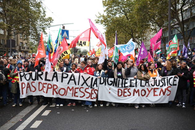 Yellow Vests Protest Act II - Paris Demonstration in favor of purchasing power, the protection of public services, and fiscal and social justice, in Paris on October 24, 2026 as part of a nationwide call for mobilisation bringing together former members of the Yellow Vest movement, labor unions, high school and university students. Photo by Raphael Lafargue ABACAPRESS.COM Paris France  Copyright: xLafarguexRaphael ABACAx