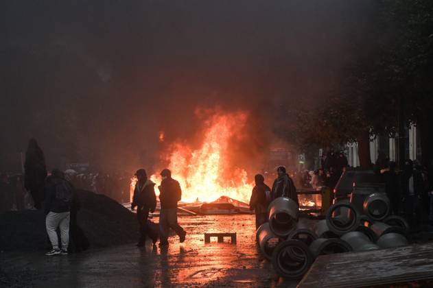 OCTOBER 24 PROTESTS PHOTOPQR OUEST FRANCE Charles Bury Ouest France Caen Oct. 24, 2026 Act II of the movement against the high cost of living Another day of mobilization for unions, students, and Yellow Vests in Caen, Calvados, Normandy. Photo by Charles Bury, Ouest France, France, Oct. 24, 2026. Another day of protests took place this Saturday, and amid fears of renewed violence and looting, restrictions on freedom of movement and assembly have multiplied, drawing sharp criticism from civil liberties groups. Caen, France Copyright: xPHOTOPQR OUESTxFRANCE MAXPPPxCharlesxBuryx xOuest-Francex 20261024OFR7068 20261024OFR7068