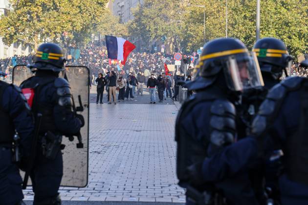 PROTESTS ON OCTOBER 24 PHOTOPQR LA PROVENCE Gilles Bader Marseille Oct. 24, 2026 Protests in Marseille on October 24, 2026 France Oct. 24, 2026 Another day of protests this Saturday, and amid fears of renewed violence and looting, restrictions on freedom of movement and assembly have multiplied, drawing sharp criticism from civil liberties groups Marseille BdR France  Copyright: xPHOTOPQR LAxPROVENCE MAXPPPxGillesxBaderx 20261024PVL7159 20261024PVL7159