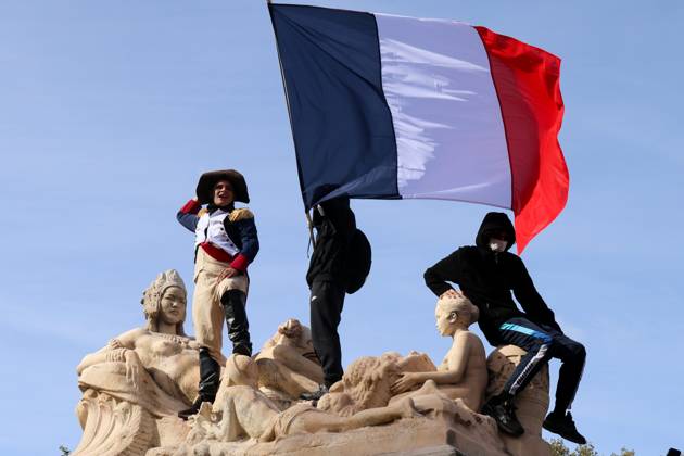 PROTESTS ON OCTOBER 24 PHOTOPQR LA PROVENCE Gilles Bader Marseille Oct. 24, 2026 Protests in Marseille on October 24, 2026 Napoleon statue French flag France Oct. 24, 2026 Another day of protests this Saturday, and amid fears of renewed violence and looting, restrictions on freedom of movement and assembly have multiplied, drawing sharp criticism from civil liberties groups. Marseille, BdR, France  Copyright: xPHOTOPQR LAxPROVENCE MAXPPPxGillesxBaderx 20261024PVL7208 20261024PVL7266
