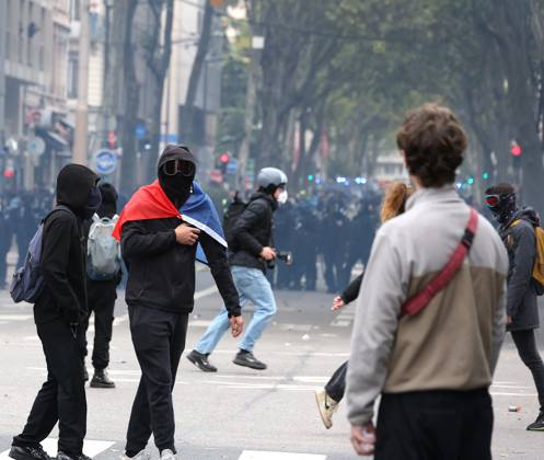 October 24 Protest PHOTOPQR LE PROGRES Richard MOUILLAUD Lyon Oct. 24, 2026 October 24 Protest October 24 Protest France Oct. 24, 2026 Another day of protests this Saturday, and amid fears of renewed violence and looting, restrictions on freedom of movement and assembly have multiplied, drawing sharp criticism from civil liberties groups Lyon, Rhône, Rhône-Alpes, France  Copyright: xPHOTOPQR LExPROGRES MAXPPPxRichardxMOUILLAUDx 20261024LPL7658 20261024LPL7658