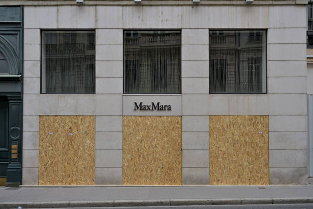 Shops Boarded Up With Wooden Panels - Lyon Shops in Lyon are boarded up with wooden panels ahead the Yellow Vests Protest Act II In Lyon, France on October 24, 2026. Photo by ABACAPRESS.COM Lyon France  Copyright: xABACAx