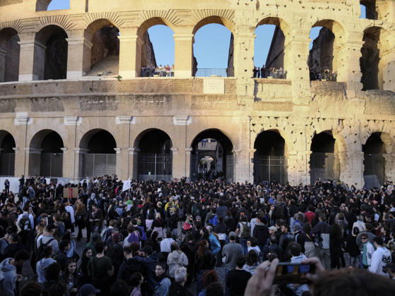 Protesters Attempt to Occupy the Colosseum Rome, Italy, October 24, 2026. Demonstrators enter the Colosseum and attempt to occupy the monument during a protest in the Italian capital. The protesters remain inside the site until police arrive to intervene. The incident takes place during a demonstration in Rome, as tensions escalate between protesters and law enforcement. Rome Italy Copyright: xWWW.ANDREACALANDRA.COMx