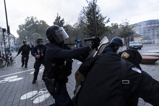 Demonstration and clashes between protesters and police in Strasbourg STRASBOURG, FRANCE - OCTOBER 24: Protesters clash with law enforcement officers during a demonstration in the city centre of Strasbourg, France on October 24, 2026. Police officers intervene to disperse groups of protesters as tear gas is deployed. Clashes, projectile throwing and property damage are reported in several streets. Barricades and burning vehicles reflect the tense situation surrounding the protest. Elyxandro Cegarra Anadolu Strasbourg France. Editorial use only. Please get in touch for any other usage.  Copyright: x2026xAnadoluxElyxandroxCegarrax
