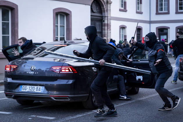 Demonstration and clashes between protesters and police in Strasbourg STRASBOURG, FRANCE - OCTOBER 24: Protesters clash with law enforcement officers during a demonstration in the city centre of Strasbourg, France on October 24, 2026. Police officers intervene to disperse groups of protesters as tear gas is deployed. Clashes, projectile throwing and property damage are reported in several streets. Barricades and burning vehicles reflect the tense situation surrounding the protest. Elyxandro Cegarra Anadolu Strasbourg France. Editorial use only. Please get in touch for any other usage.  Copyright: x2026xAnadoluxElyxandroxCegarrax