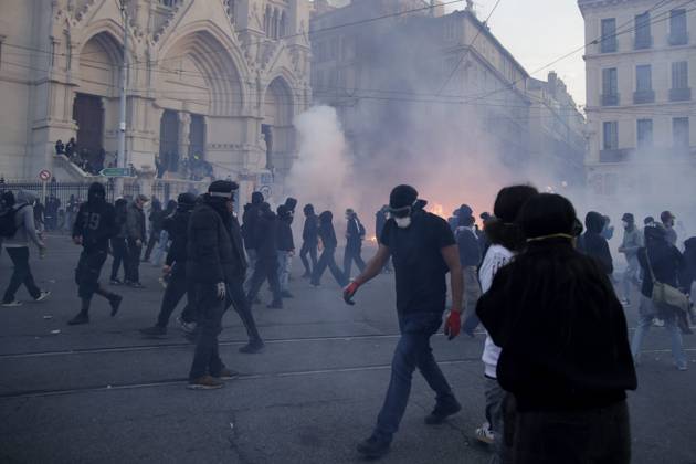 October 24 Protest PHOTOPQR LA PROVENCE PENNANT Franck Marseille Oct. 24, 2026 End of the October 24 protest against the high cost of living and clashes with police in downtown Marseille at Porte d’Aix and Réformés France Oct. 24 2026 Another day of protests this Saturday, and amid fears of renewed violence and looting, restrictions on freedom of movement and assembly have multiplied, drawing sharp criticism from civil liberties groups Marseille, Marseille, France  Copyright: xPHOTOPQR LAxPROVENCE MAXPPPxPENNANTxFranckx 20261024PVL9055 20261024PVL9055