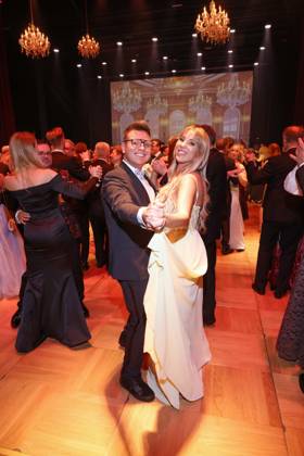 Leipziger Opernball 2026 Dominik Ledea, Annemarie Eilfeld erster Tanz, Leipziger Opernball 2026, Oper Leipzig, Datum: 24.10.2026 Copyright: xEventpress Kratschx