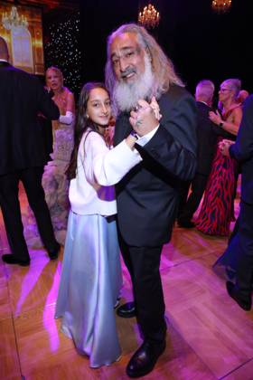 Leipziger Opernball 2026 Senay Gueler mt Tochter erster Tanz, Leipziger Opernball 2026, Oper Leipzig, Datum: 24.10.2026 Copyright: xEventpress Kratschx