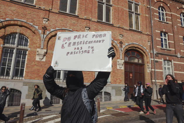 Brussels Belgium Education Protest A protester holds a protest sign reading Money for education, not fascism! during a march in Brussels, Belgium on October 24, 2026. Hundreds of mainly young protesters gathered in Brussels to demand more funding for education and public services. Demonstrators further criticized police conduct, accusing officers of excessive force during previous rallies. Brussels Brussels Capital Belgium Copyright: xMohammedxHamadax