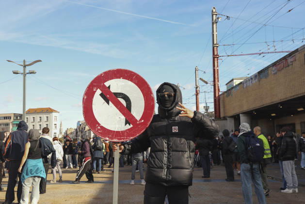 Brussels Belgium Education Protest A demonstrator poses beside a street sign in Brussels, Belgium on October 24, 2026. Hundreds of mainly young protesters gathered in Brussels to demand more funding for education and public services. Demonstrators further criticized police conduct, accusing officers of excessive force during previous rallies. Brussels Brussels Capital Belgium Copyright: xMohammedxHamadax