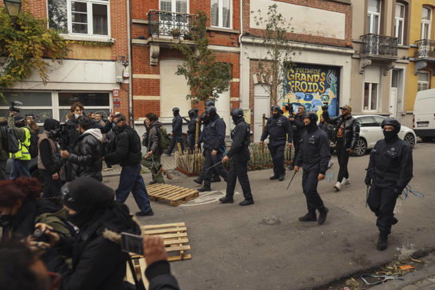 Brussels Belgium Education Protest Police officers walk behind demonstrators on a street in Brussels, Belgium on October 24, 2026. Hundreds of mainly young protesters gathered in Brussels to demand more funding for education and public services. Demonstrators further criticized police conduct, accusing officers of excessive force during previous rallies. Brussels Brussels Capital Belgium Copyright: xMohammedxHamadax