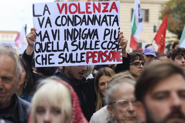 Demonstration against the Italian government in Rome ROME, ITALY, OCTOBER 24: Demonstrators attend a protest against the Italian government in Rome, Italy, on October 24, 2026. Riccardo De Luca Anadolu Rome Italy. Editorial use only. Please get in touch for any other usage.  Copyright: x2026xAnadoluxRiccardoxDexLucax