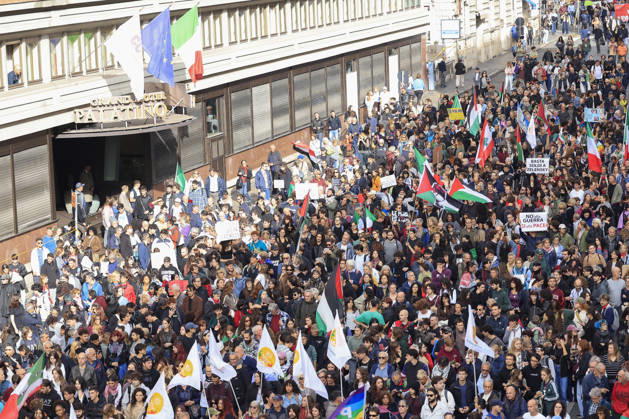 Demonstration against the Italian government in Rome ROME, ITALY, OCTOBER 24: Demonstrators attend a protest against the Italian government in Rome, Italy, on October 24, 2026. Riccardo De Luca Anadolu Rome Italy. Editorial use only. Please get in touch for any other usage.  Copyright: x2026xAnadoluxRiccardoxDexLucax