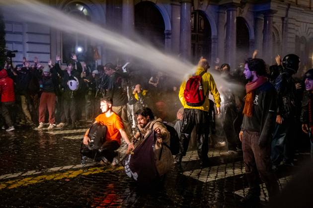 October 24, 2026, Rome, Rm, Italy: Thousands of people take to the streets to join the Get Italy out of the war march. Participants are calling for peace and protesting against the rising cost of living. TThe police use water cannons to block the way for participants attempting to continue their march outside the agreed-upon route. Rome Italy - ZUMAg256 20261024_znp_g256_033 Copyright: xMarcoxDixGianvitox