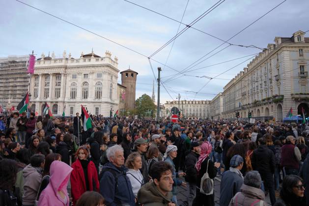 Turin Protesters Clash With Police TURIN, ITALY, OCTOBER 24, 2026: Riot police use water cannons and tear gas during confrontations with demonstrators protesting against military rearmament, rising living costs and government policies in Turin. The march begins in Piazza Castello before moving towards northern districts, with clashes occurring as police block protesters from entering streets leading towards the city centre. Turin IT Copyright: x xChiaraxAntenuccix xJNAxPressx