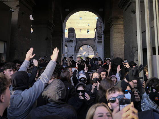 Rome Anti War Protest Demonstrators gather beneath an archway during an anti-war protest in Rome, Italy on October 24, 2026. Demonstrators took part in an anti-war march under the slogan Keep Italy Out of the War . Protesters further voiced opposition to Italy s involvement in armed conflicts, military rearmament and government policies. Rome Lazio Italy Copyright: xAndreaxCalandrax