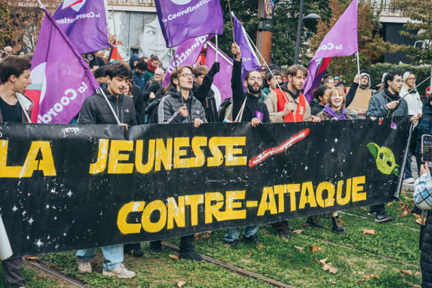 Yellow Vests Protest Act II - Grenoble A new day of mobilization took place on Saturday, October 24, called by the Yellow Vests (Gilets jaunes) and supported by high school students, university students, and labor unions, to protest against the high cost of living. A significant security presence was deployed. Nevertheless, clashes between masked individuals and law enforcement occurred on the fringes of the march. Photo by Leo Previtali ABACAPRESS.COM Grenoble France  Copyright: xPrevitalixLeo ABACAx