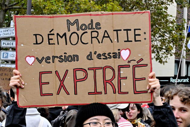 Yellow Vests Protest Act II - Paris Demonstration in favor of purchasing power, the protection of public services, and fiscal and social justice, as part of a nationwide call for mobilisation bringing together former members of the Yellow Vest movement, labor unions, high school and university students. in Paris on October 24, 2026. Photo by Karim Ait Adjedjou ABACAPRESS.COM Paris France  Copyright: xAitxAdjedjouxKarim ABACAx