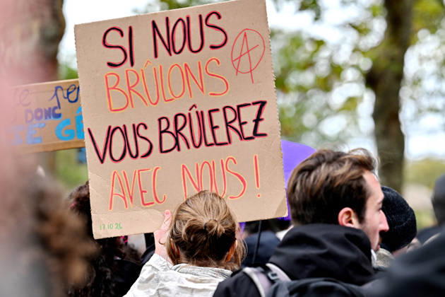 Yellow Vests Protest Act II - Paris Demonstration in favor of purchasing power, the protection of public services, and fiscal and social justice, as part of a nationwide call for mobilisation bringing together former members of the Yellow Vest movement, labor unions, high school and university students. in Paris on October 24, 2026. Photo by Karim Ait Adjedjou ABACAPRESS.COM Paris France  Copyright: xAitxAdjedjouxKarim ABACAx