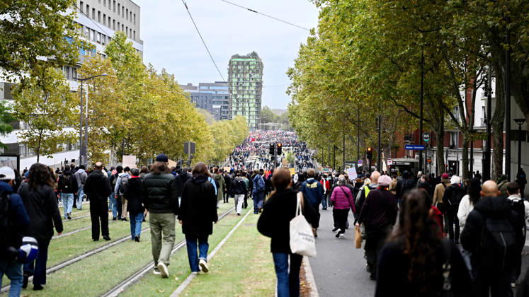 Yellow Vests Protest Act II - Paris Demonstration in favor of purchasing power, the protection of public services, and fiscal and social justice, as part of a nationwide call for mobilisation bringing together former members of the Yellow Vest movement, labor unions, high school and university students. in Paris on October 24, 2026. Photo by Karim Ait Adjedjou ABACAPRESS.COM Paris France  Copyright: xAitxAdjedjouxKarim ABACAx