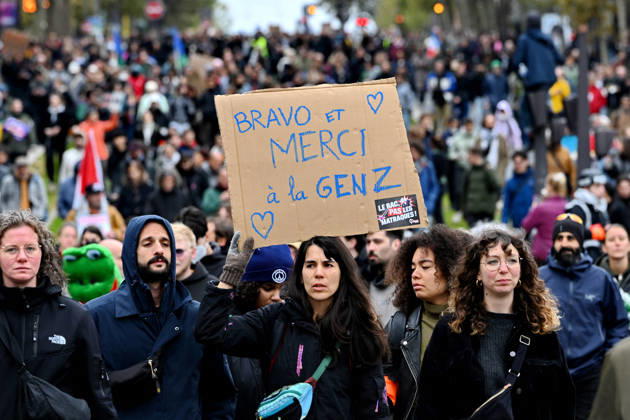 Yellow Vests Protest Act II - Paris Demonstration in favor of purchasing power, the protection of public services, and fiscal and social justice, as part of a nationwide call for mobilisation bringing together former members of the Yellow Vest movement, labor unions, high school and university students. in Paris on October 24, 2026. Photo by Karim Ait Adjedjou ABACAPRESS.COM Paris France  Copyright: xAitxAdjedjouxKarim ABACAx