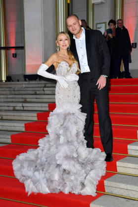 Jenny Elvers mit Sohn Paul Jolig beim Leipziger Opernball 2026 in der Oper Leipzig am 24.10.2026