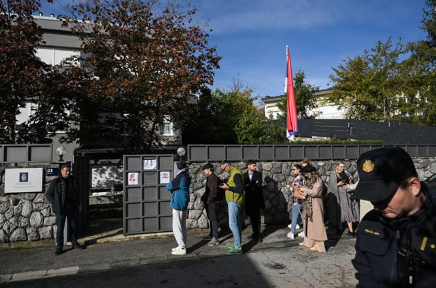 Serbian Citizens Queue to Vote in Zagreb in Early Parliamentary Election People wait in line outside the Embassy of the Republic of Serbia to cast their ballots in Serbia s early parliamentary election on October 25, 2026 in Zagreb, Croatia.  JosipxRegovic PIXSELL