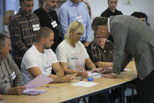 Serbia begins voting in snap parliamentary elections BELGRADE, SERBIA - OCTOBER 25: Aleksandar Vucic, who resigned from the presidency and is the prime ministerial candidate for the Aleksandar Vucic-United Serbia list led by the Serbian Progressive Party (SNS), casts his ballot at a polling station in a school in Belgrade, Serbia, on October 25, 2026, during the country s early parliamentary elections. Samir Jordamovic Anadolu Belgrade Serbia. Editorial use only. Please get in touch for any other usage.  Copyright: x2026xAnadoluxSamirxJordamovicx