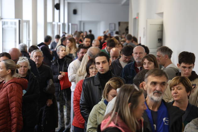 Serbia Parliamentary Election Voters cast their ballots at a polling station during early parliamentary election at Fifth Belgrade Gymnasium in Blegrade, Serbia on October 25, 2026. 6.45 million registered voters are eligible to elect the 250 members of the National Assembly amid a political crisis and ongoing student-led protests demanding greater accountability and action against corruption.  Stringer PIXSELL