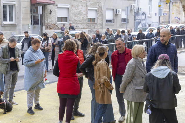 Serbia Parliamentary Election Voters cast their ballots at a polling station during early parliamentary election at Fifth Belgrade Gymnasium in Blegrade, Serbia on October 25, 2026. 6.45 million registered voters are eligible to elect the 250 members of the National Assembly amid a political crisis and ongoing student-led protests demanding greater accountability and action against corruption.  Stringer PIXSELL
