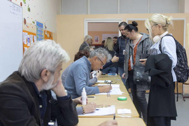 Serbia Parliamentary Election Voters cast their ballots at a polling station during early parliamentary election at Fifth Belgrade Gymnasium in Blegrade, Serbia on October 25, 2026. 6.45 million registered voters are eligible to elect the 250 members of the National Assembly amid a political crisis and ongoing student-led protests demanding greater accountability and action against corruption.  Stringer PIXSELL