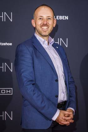 MMM DER SOHN- Theaterdirektor des Theaters Itzehoe, Maik Froemmrich auf dem roten Teppich bei der Theater Premiere Der Sohn TOURERLEBEN Theater-Produktion im Theater Itzehoe am 24.10.2026 Schleswig-Holsten Deutschland