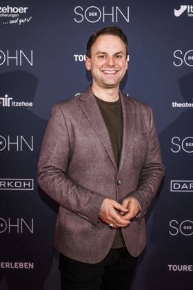 MMM DER SOHN- Produzent Philipp Hallenberger auf dem roten Teppich bei der Theater Premiere Der Sohn TOURERLEBEN Theater-Produktion im Theater Itzehoe am 24.10.2026 Schleswig-Holsten Deutschland