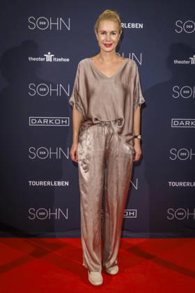 MMM DER SOHN- Schauspielerin Dorothea Schenck auf dem roten Teppich bei der Theater Premiere Der Sohn TOURERLEBEN Theater-Produktion im Theater Itzehoe am 24.10.2026 Schleswig-Holsten Deutschland