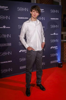 MMM DER SOHN- Schauspieler Quentin Lopes auf dem roten Teppich bei der Theater Premiere Der Sohn TOURERLEBEN Theater-Produktion im Theater Itzehoe am 24.10.2026 Schleswig-Holsten Deutschland
