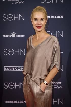 MMM DER SOHN- Schauspielerin Dorothea Schenck auf dem roten Teppich bei der Theater Premiere Der Sohn TOURERLEBEN Theater-Produktion im Theater Itzehoe am 24.10.2026 Schleswig-Holsten Deutschland